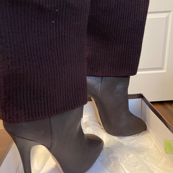 BeBe Adele Brown Leather Sweater Knit High Heeled Boots, Size 9 NEW - Picture 2 of 8